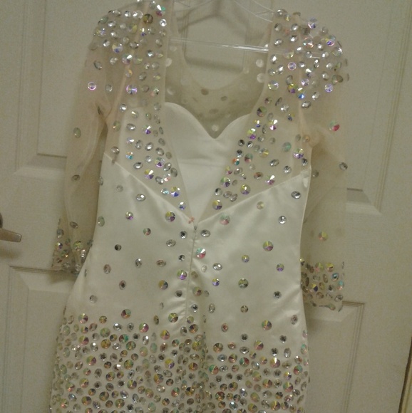 Formal dress - Picture 2 of 2